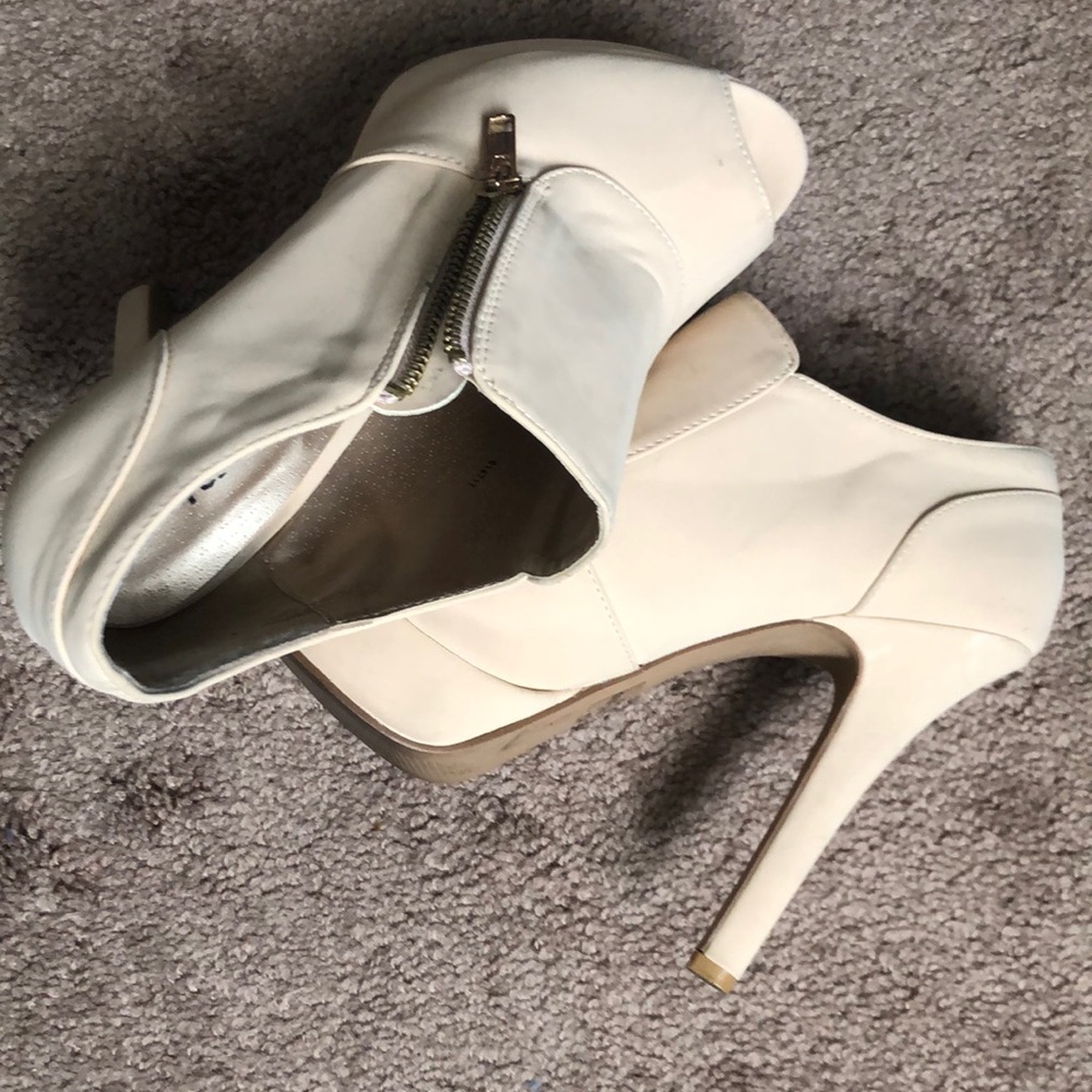 Charlotte Russe beige high heels size 9